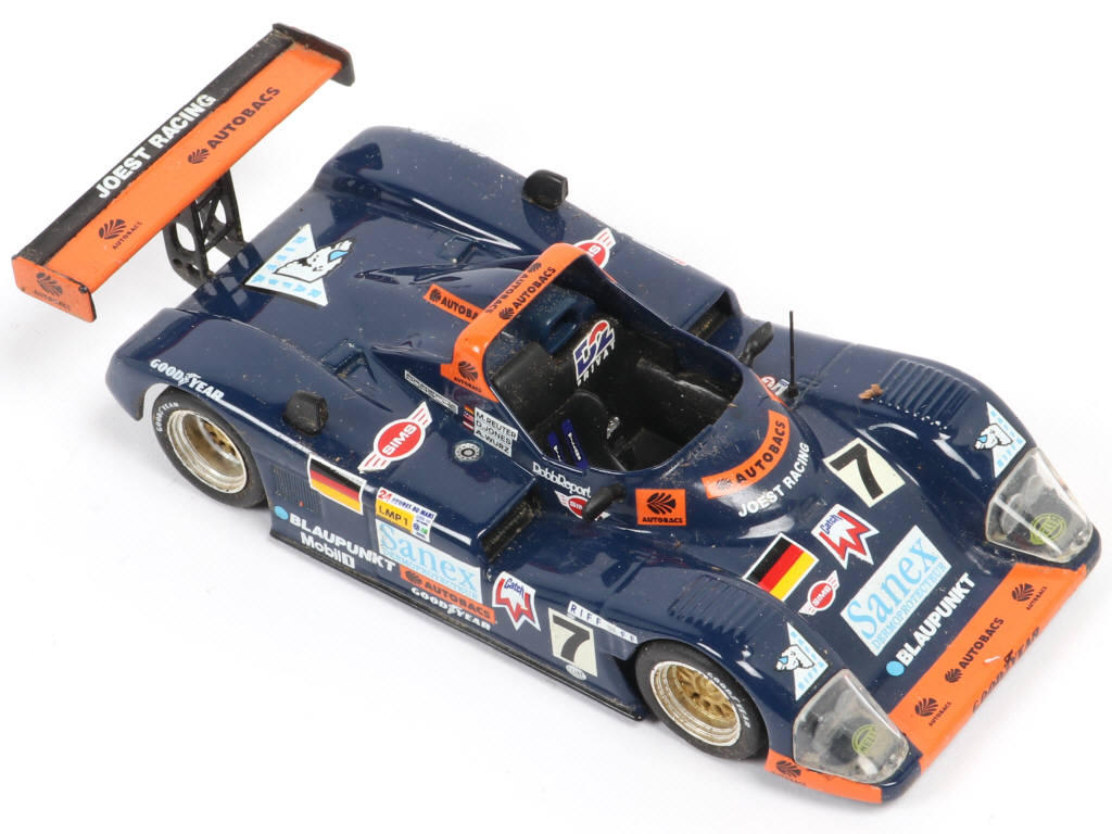 Lot 137 - DIVERS (12)