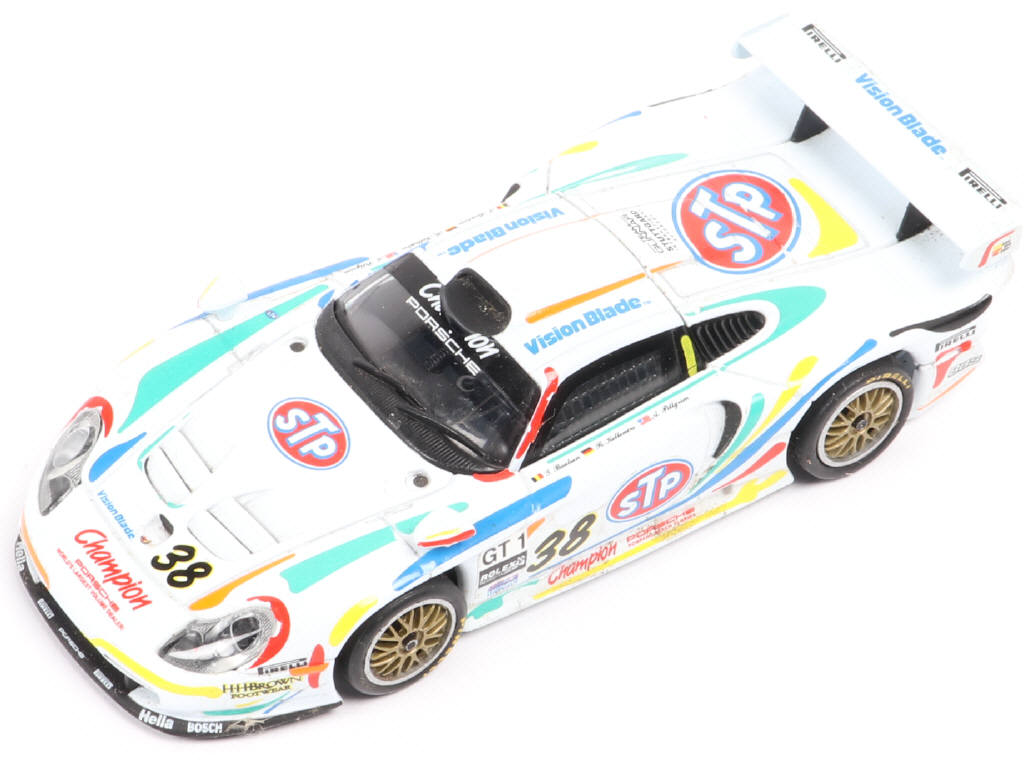 Lot 138 - DIVERS (12)