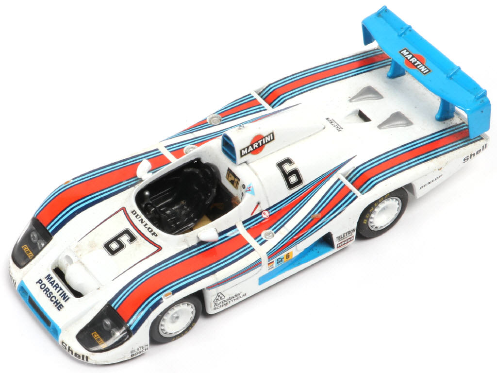 Lot 139 - DIVERS (12)