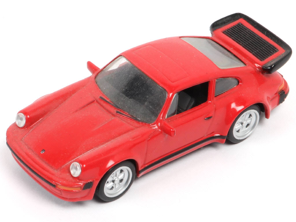 Lot 131 - DIVERS (12)