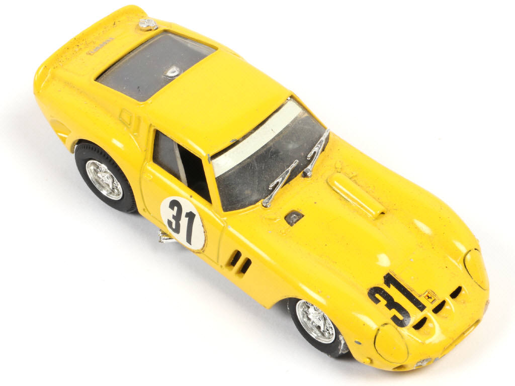 Lot 127 - DIVERS (12)