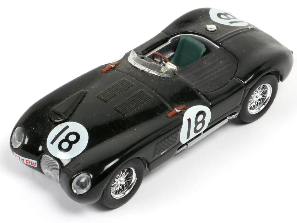 Lot 141 - DIVERS (12)