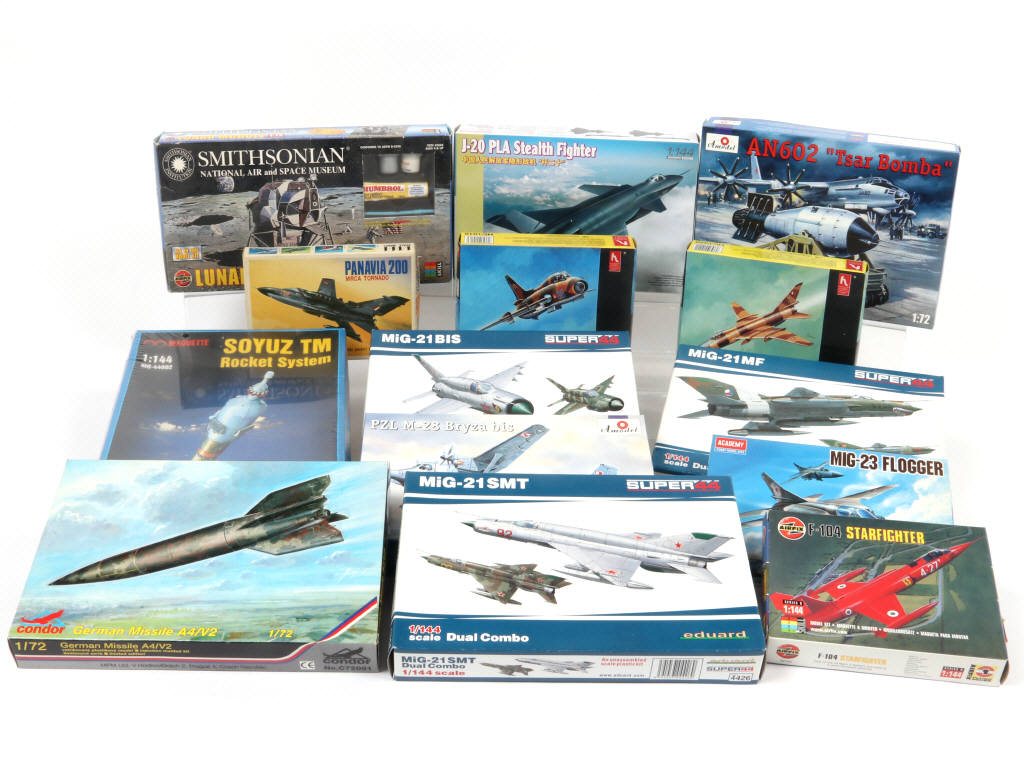 Lot 34 - DIVERS (14)