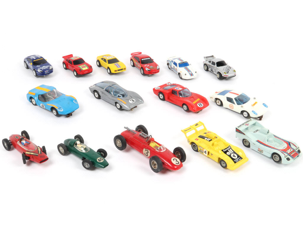 Lot 82 - DIVERS (15)