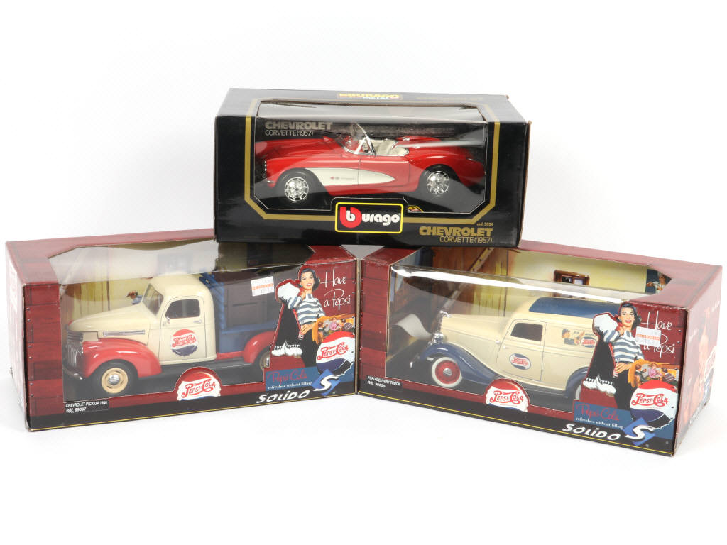 Lot 51 - DIVERS (3)