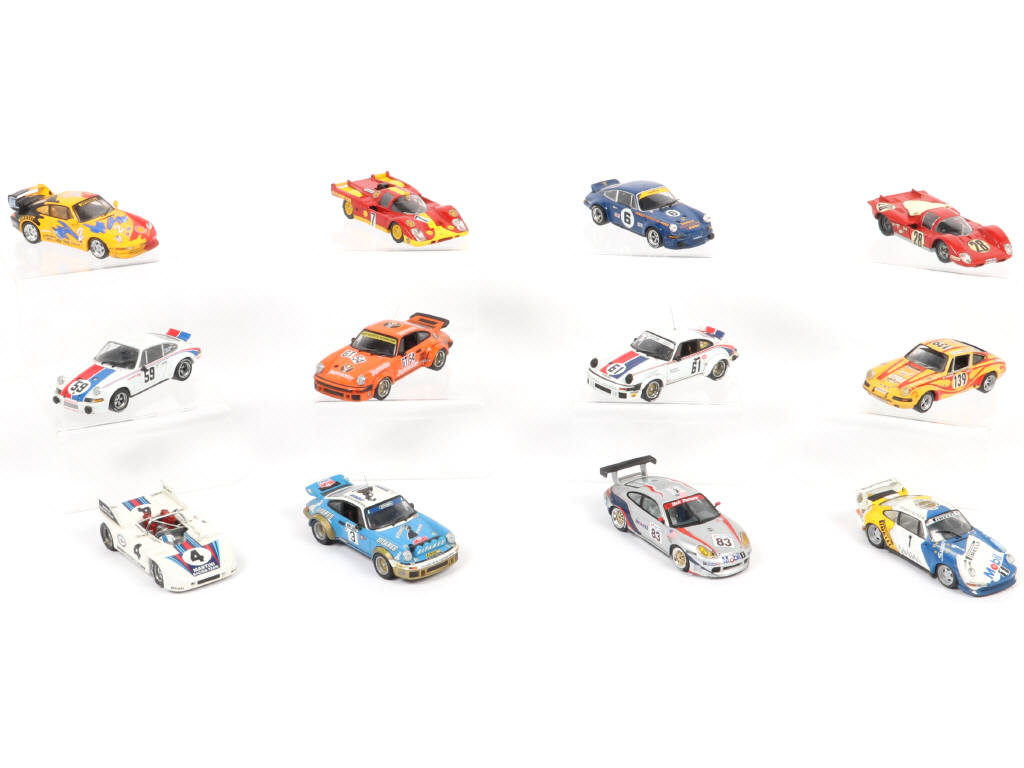 Lot 70 - DIVERS (12)