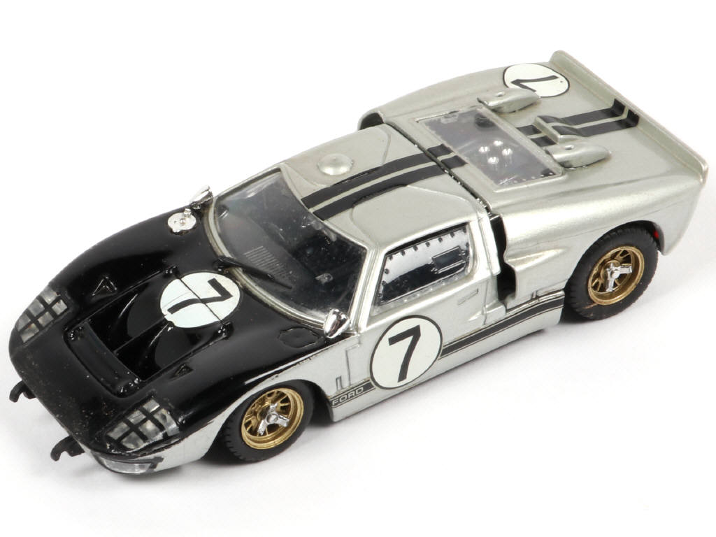 Lot 73 - DIVERS (12)