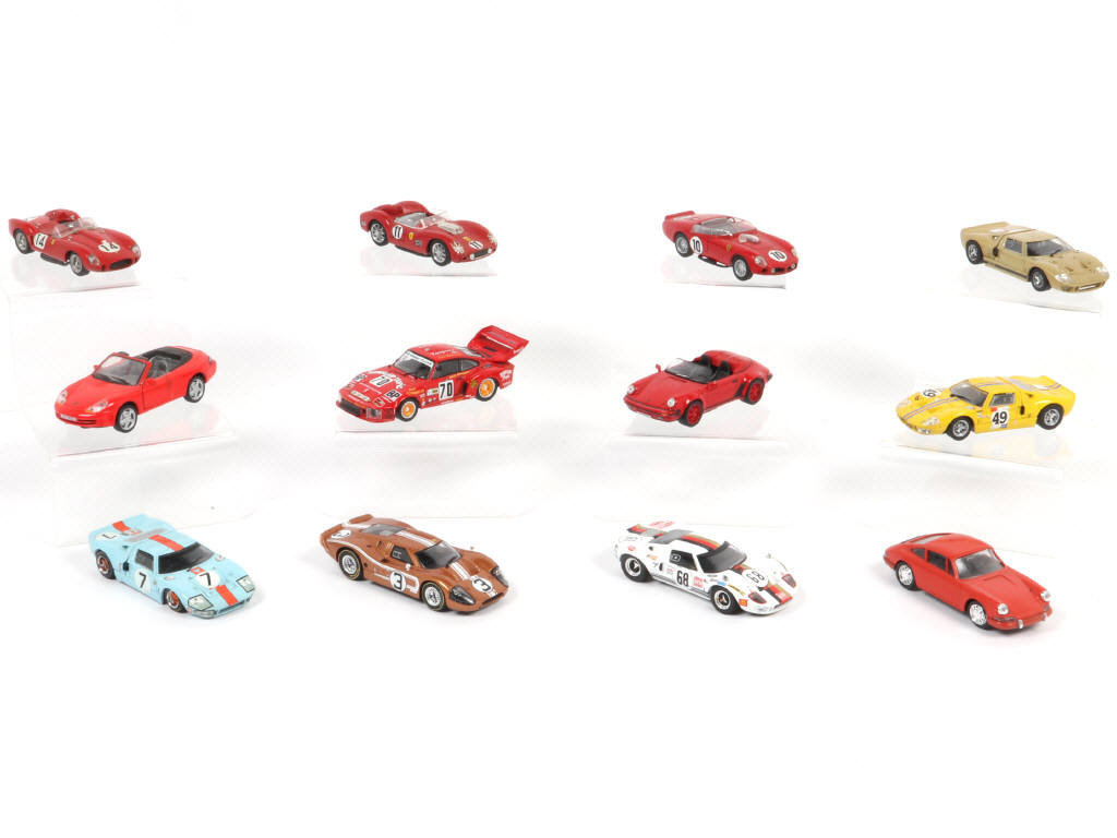 Lot 78 - DIVERS (12)