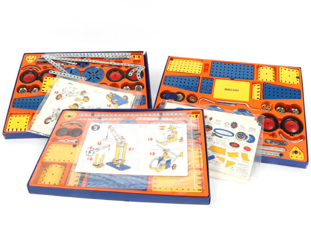 Lot 32 - MECCANO (FRANCE) (8)