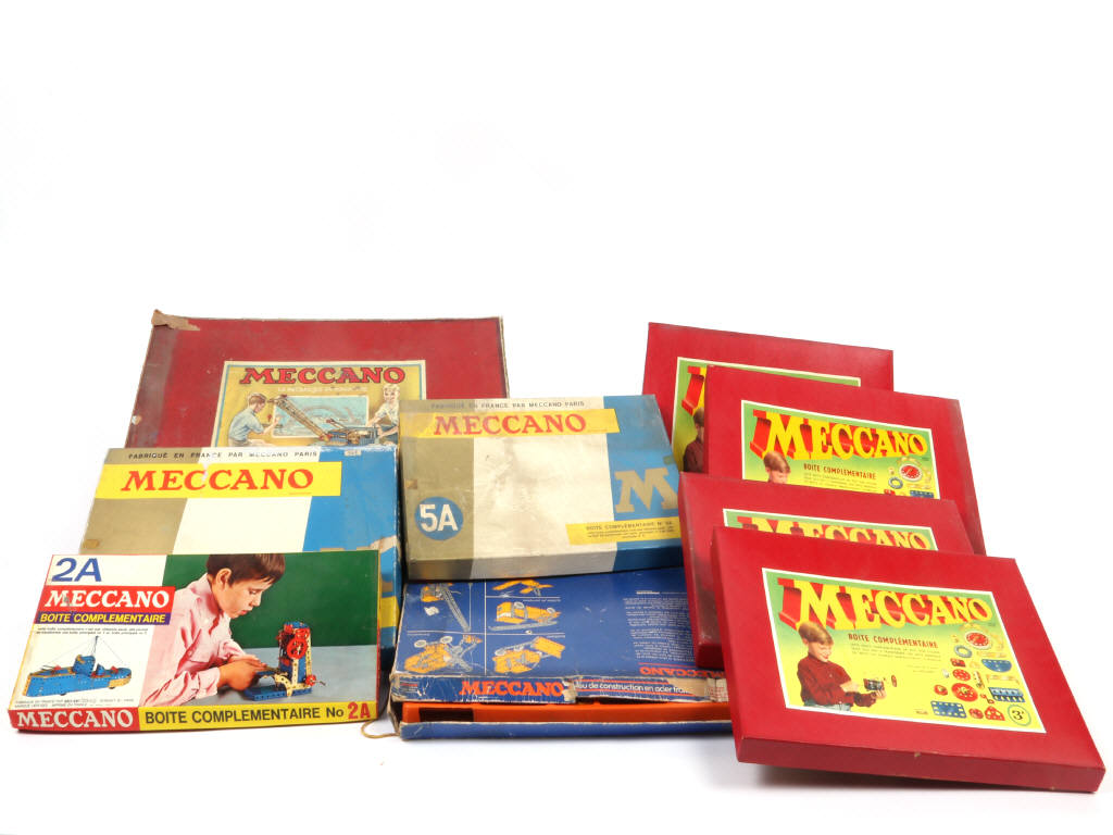 Lot 33 - MECCANO (FRANCE) (9)