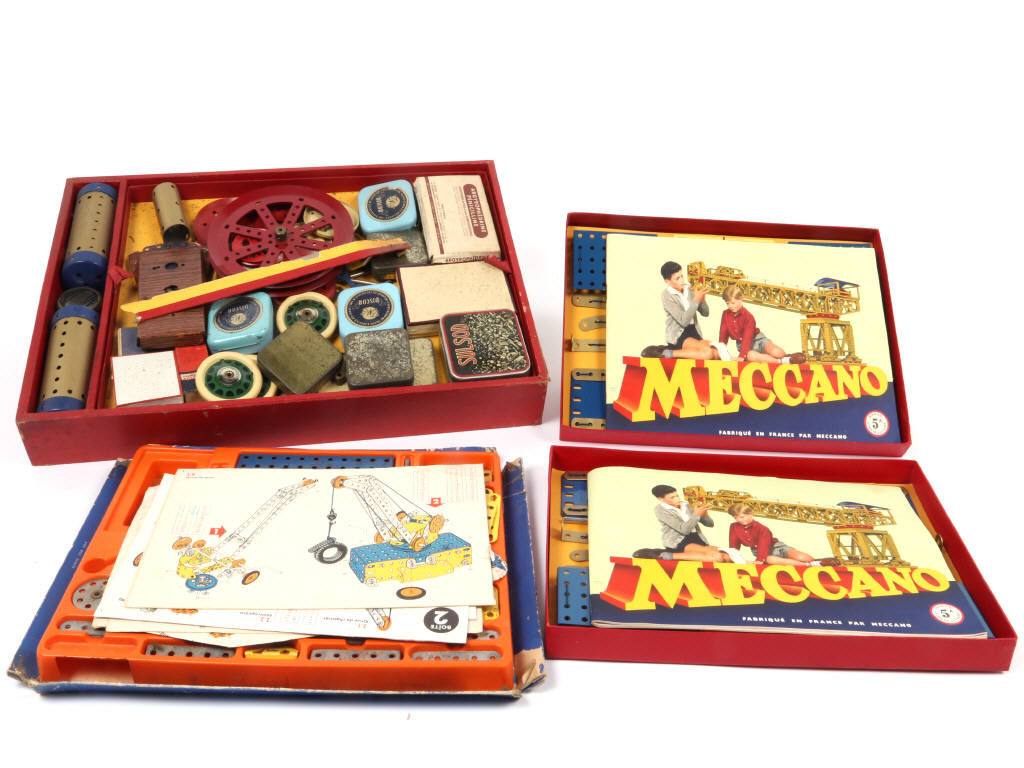 Lot 33 - MECCANO (FRANCE) (9)