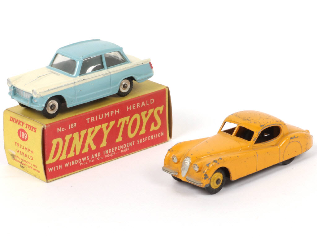 Lot 91 - DINKY TOYS (GB) (2)