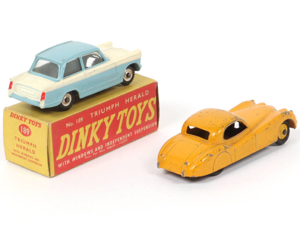 Lot 91 - DINKY TOYS (GB) (2)