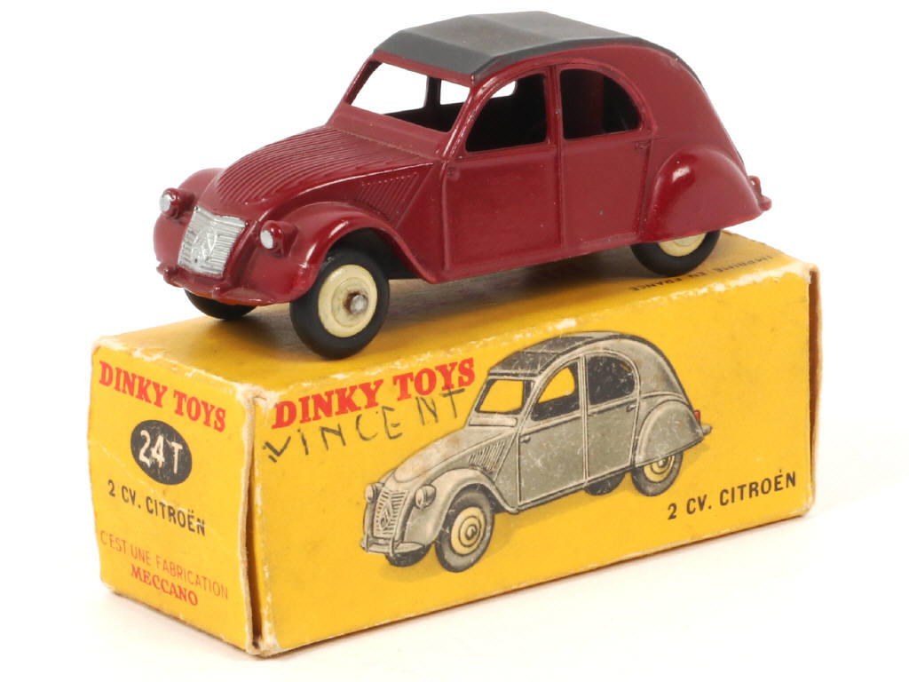 Lot 132 - DINKY TOYS (FRANCE) (1)