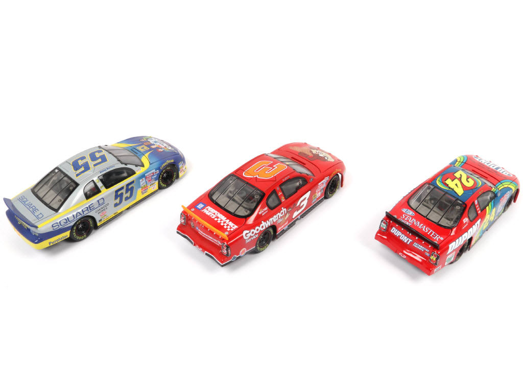 Lot 16 - DIVERS (3)