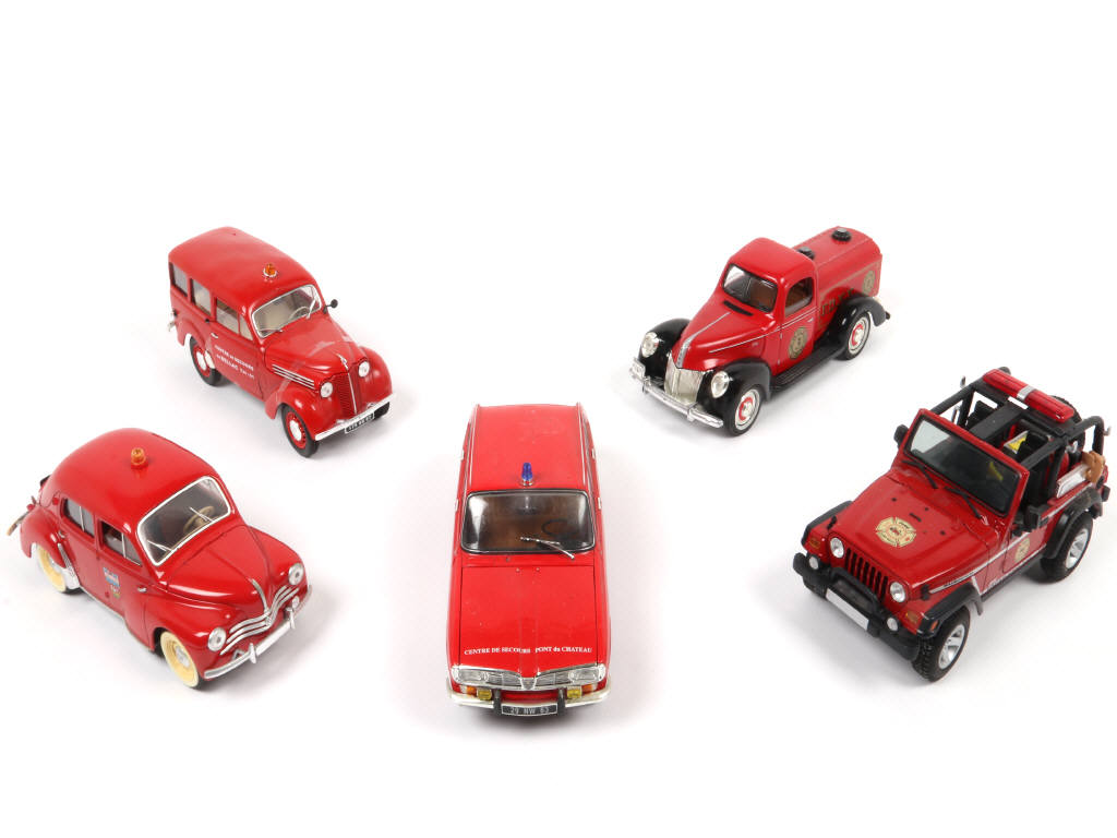Lot 25 - DIVERS (5)