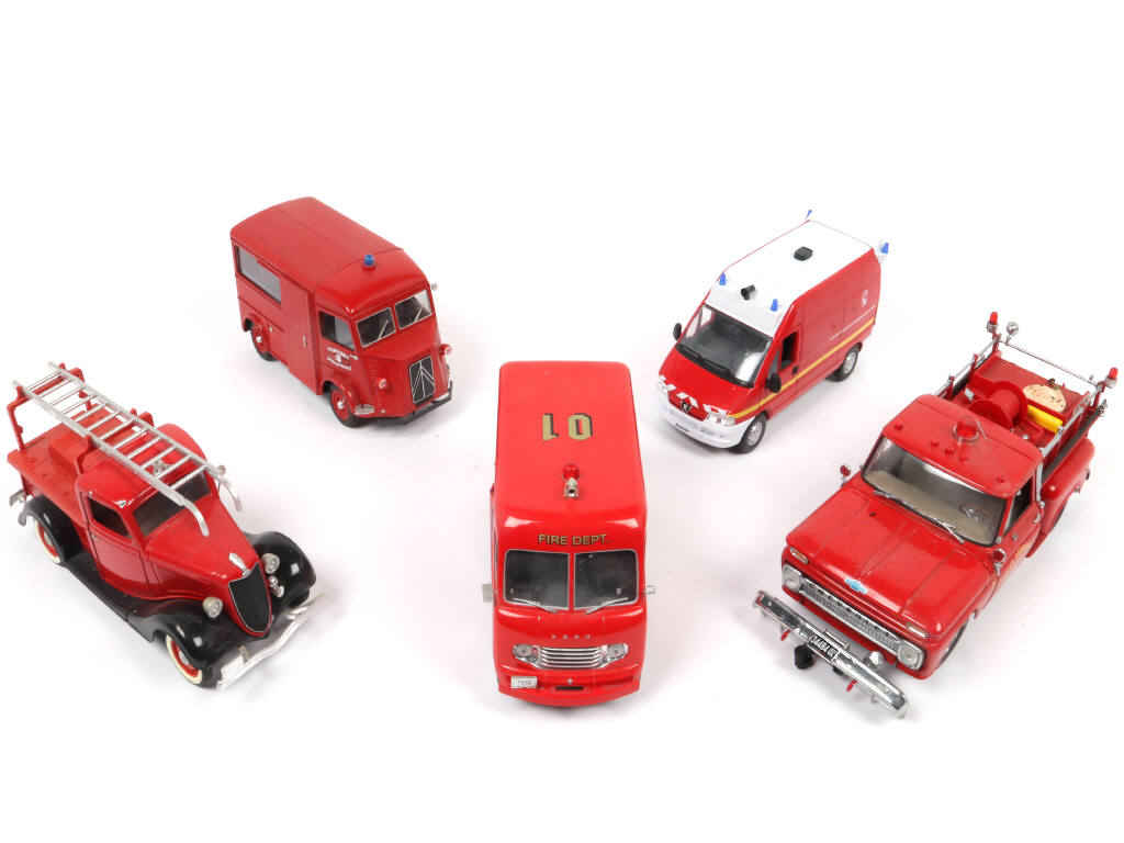 Lot 27 - DIVERS (5)
