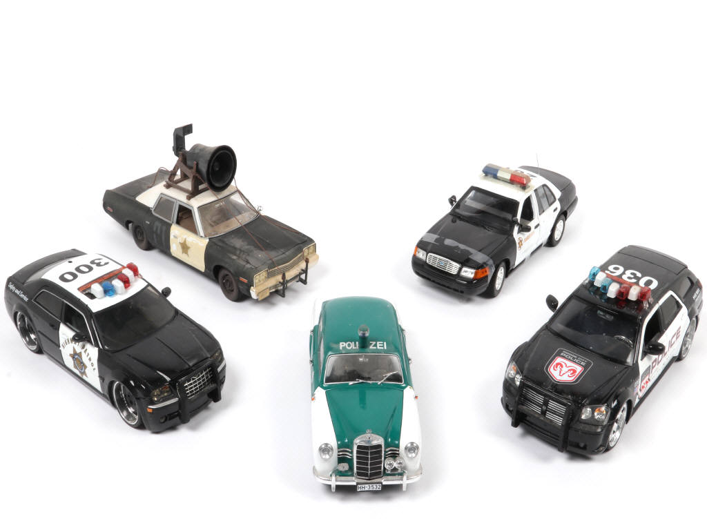 Lot 35 - DIVERS (5)