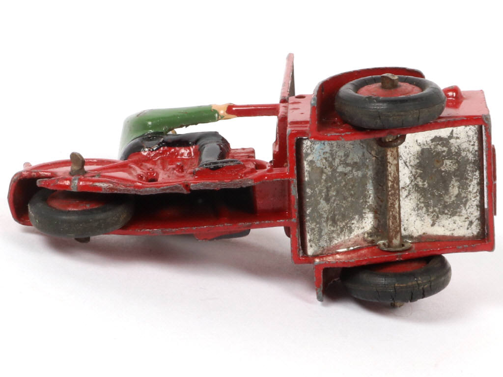 Lot 182 - DINKY TOYS (FRANCE) (1)