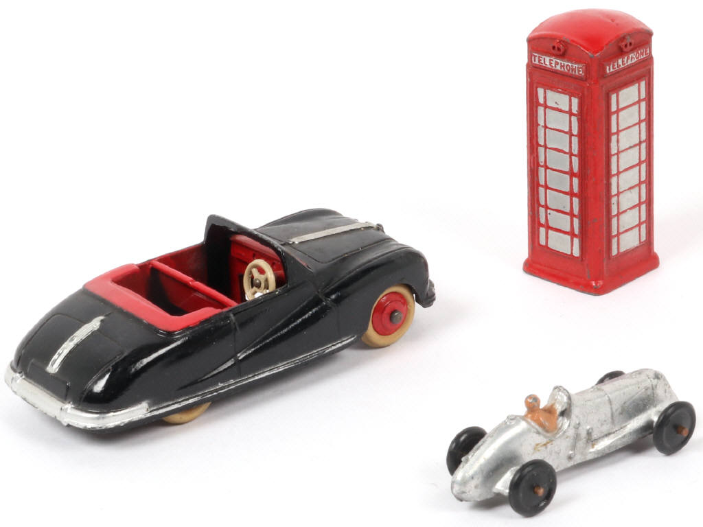 Lot 165 - DINKY TOYS (GB) (3)