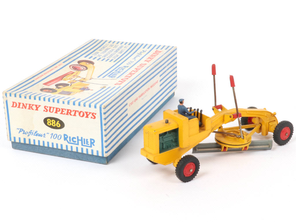 Lot 237 - DINKY TOYS (FRANCE) (1)