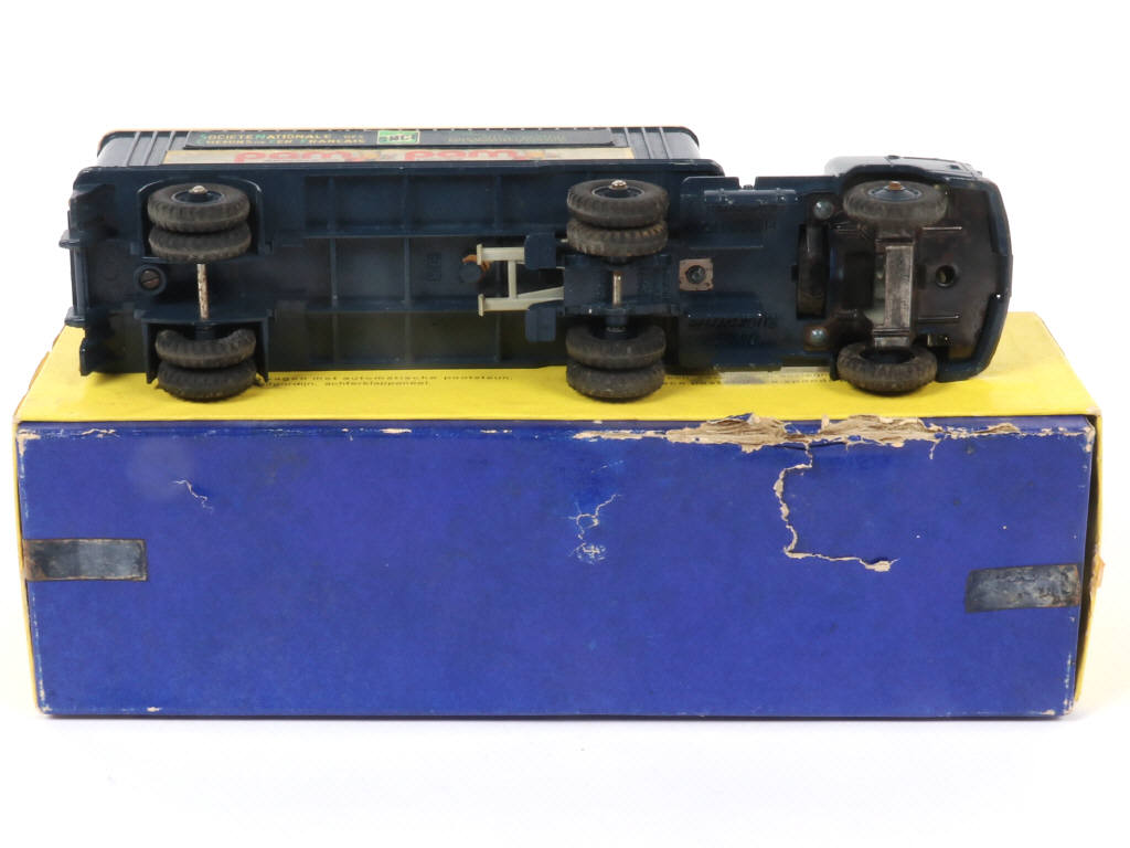 Lot 230 - DINKY TOYS (FRANCE) (1)