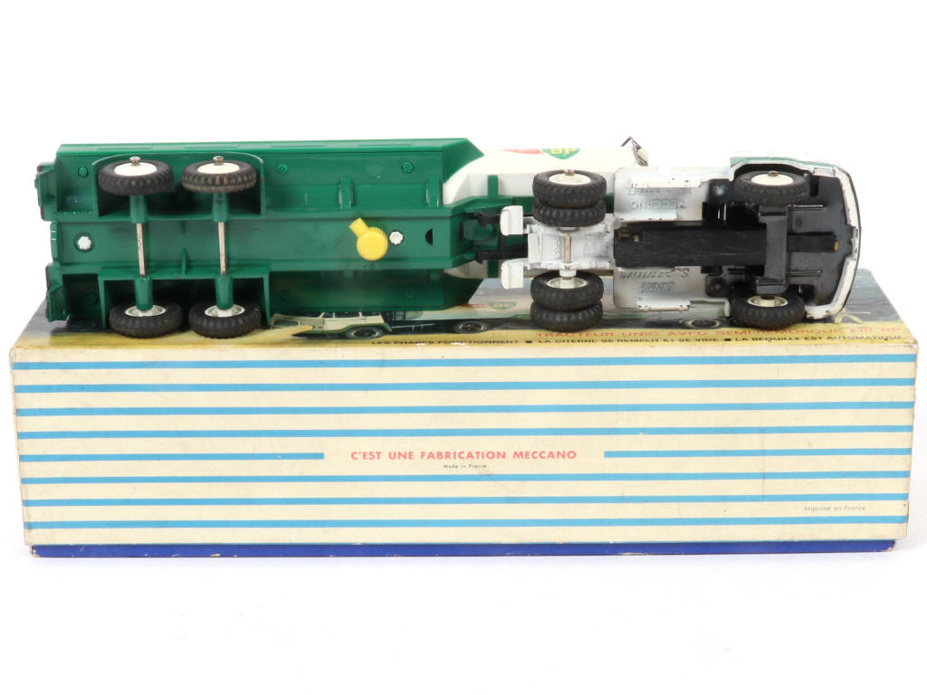 Lot 231 - DINKY TOYS (FRANCE) (1)