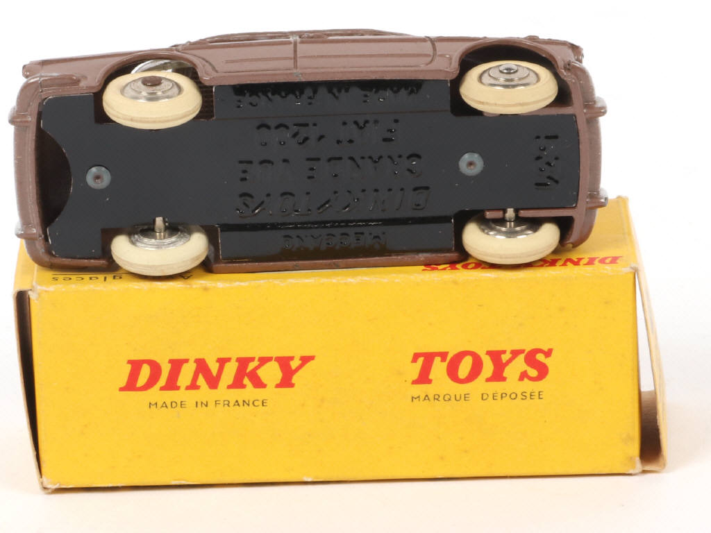 Lot 186 - DINKY TOYS (FRANCE) (1)