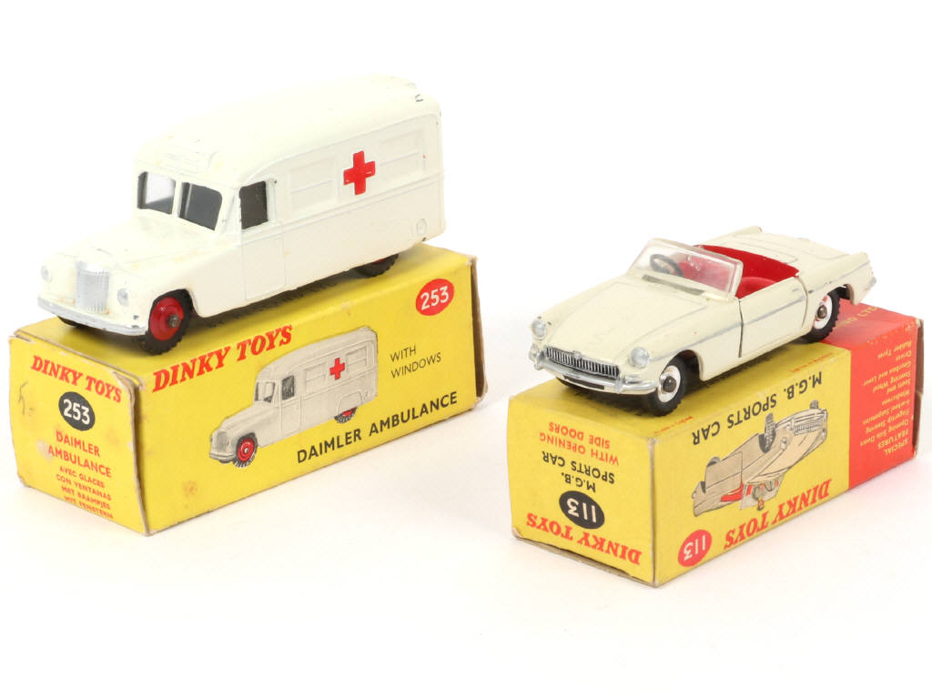 Lot 162 - DINKY TOYS (GB) (2)