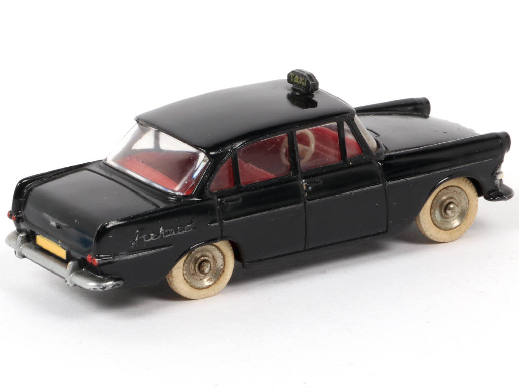 Lot 183 - DINKY TOYS (FRANCE) (1)