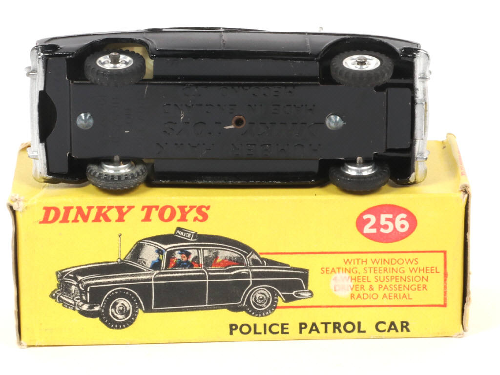 Lot 145 - DINKY TOYS (GB) (1)