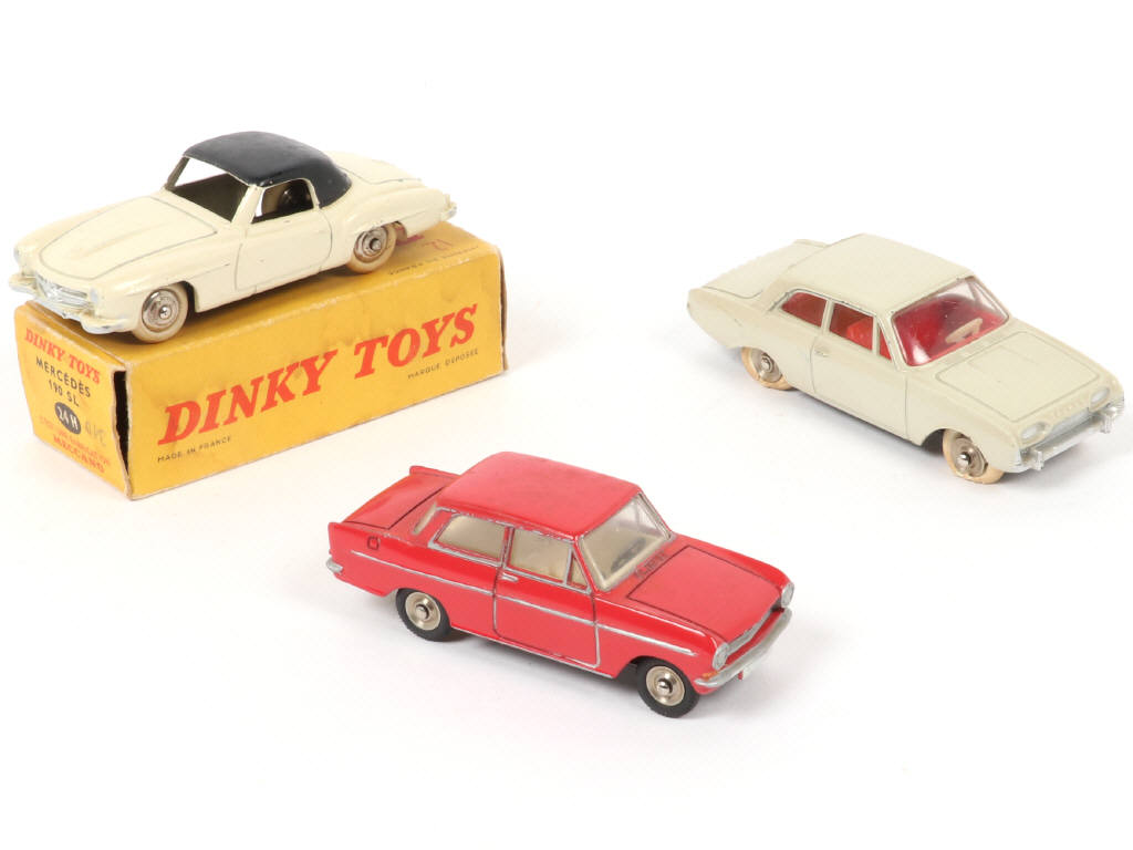 Lot 246 - DINKY TOYS (FRANCE) (3)