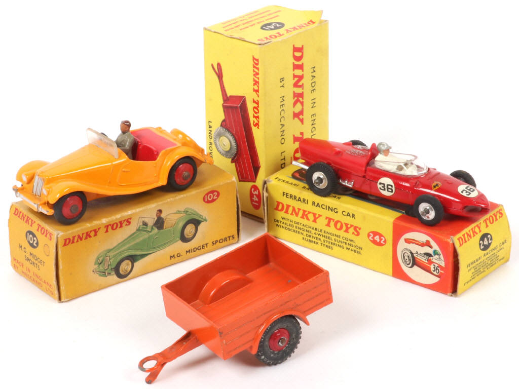 Lot 169 - DINKY TOYS (GB) (3)