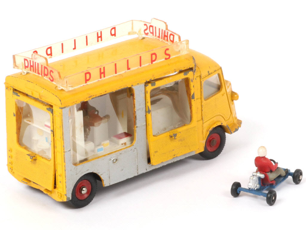 Lot 238 - DINKY TOYS (FRANCE) (2)