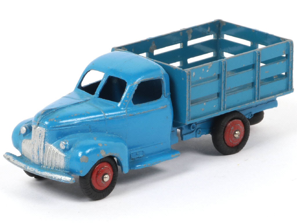 Lot 218 - DINKY TOYS (FRANCE) (1)