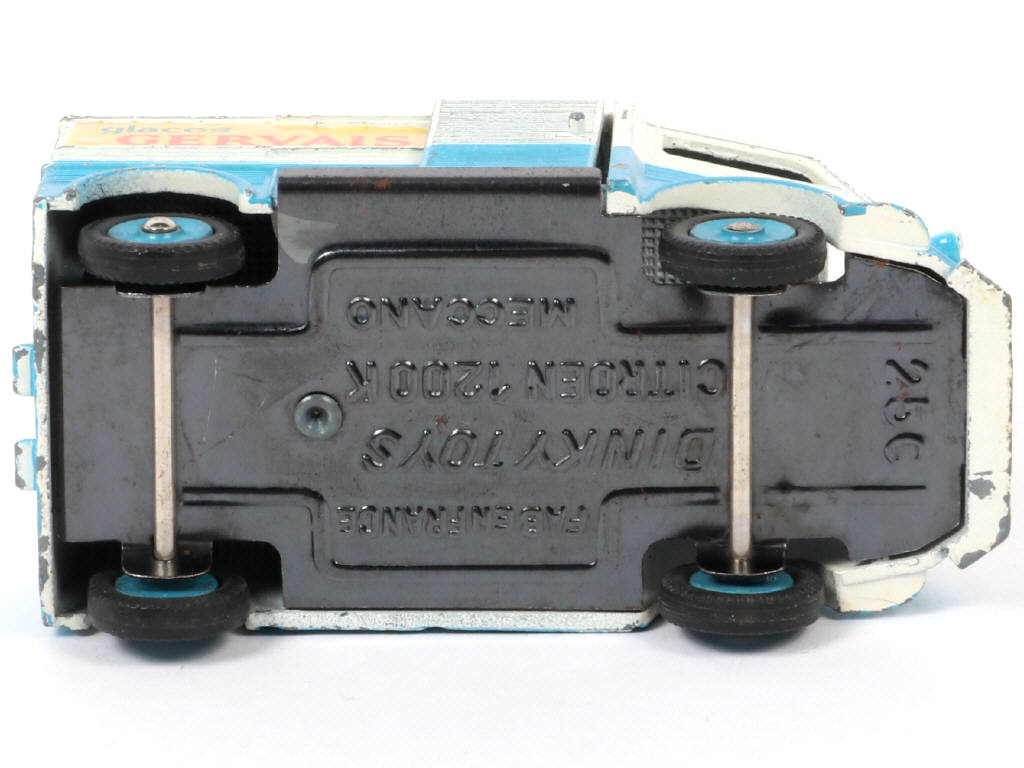 Lot 215 - DINKY TOYS (FRANCE) (1)
