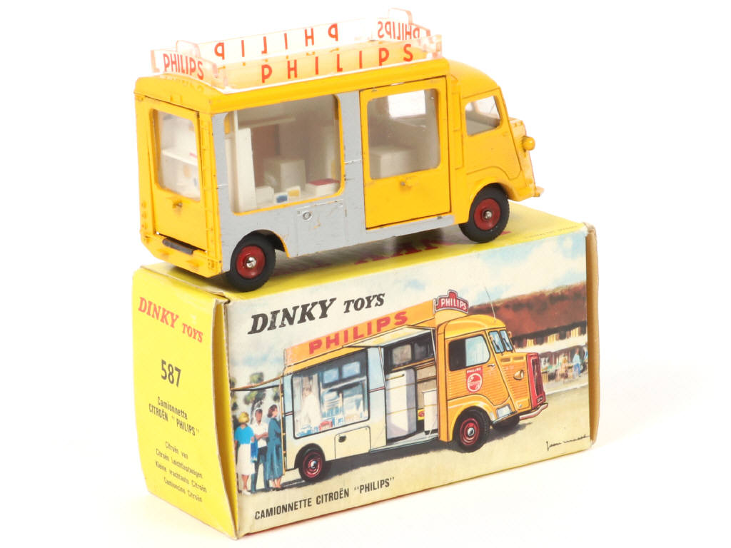 Lot 223 - DINKY TOYS (FRANCE) (1)