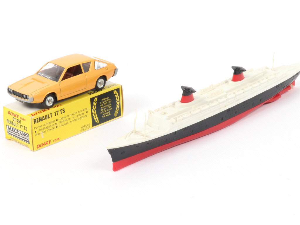 Lot 200 - DINKY TOYS (FRANCE) (2)