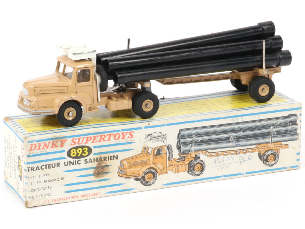 Lot 226 - DINKY TOYS (FRANCE) (1)