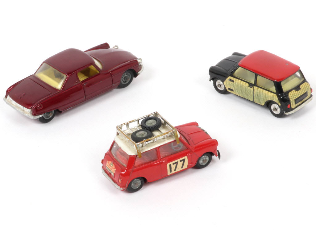 Lot 86 - CORGI TOYS (GB) (3)