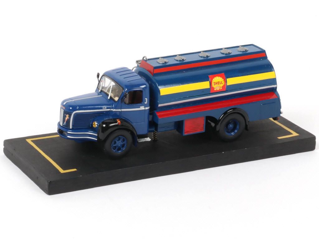 Lot 51 - DIVERS (1)