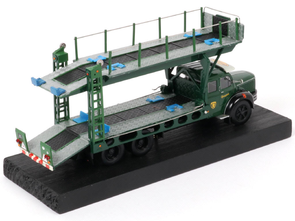 Lot 52 - DIVERS (1)