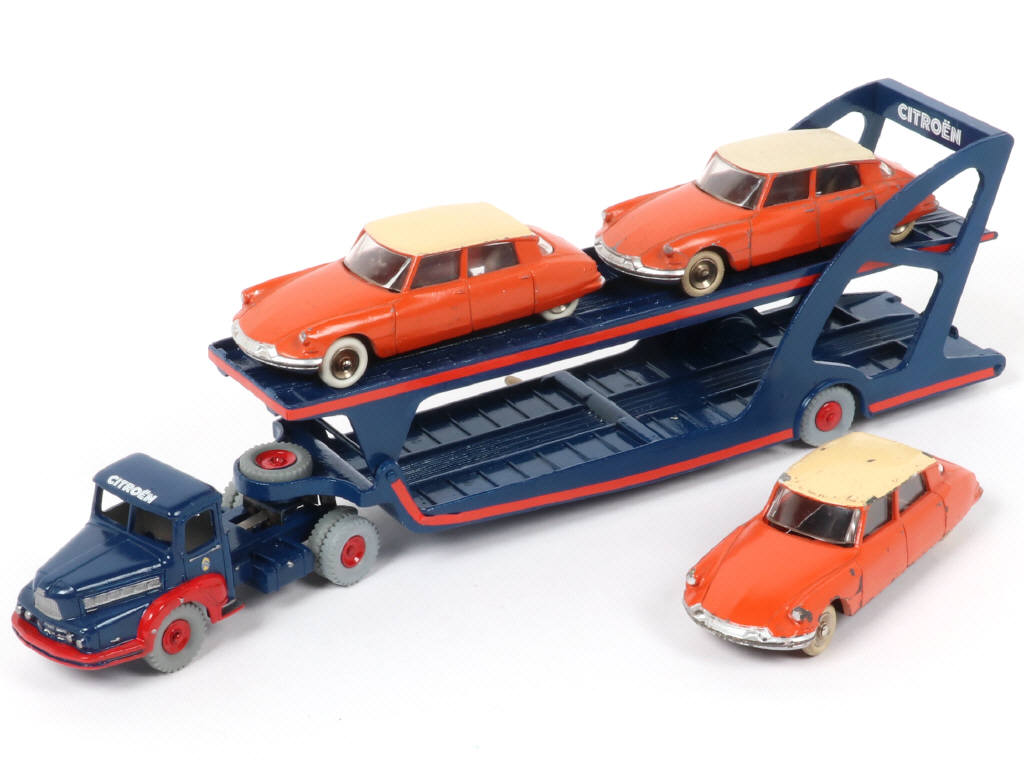 Lot 256 - DINKY TOYS (FRANCE) (4)