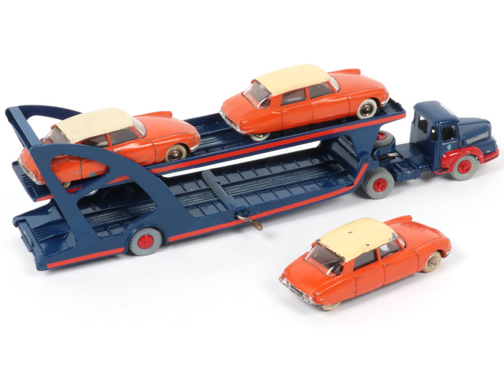 Lot 256 - DINKY TOYS (FRANCE) (4)