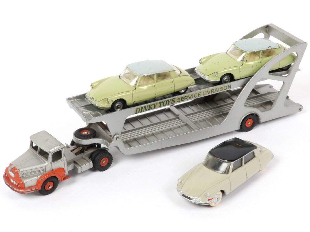 Lot 253 - DINKY TOYS (FRANCE) (4)