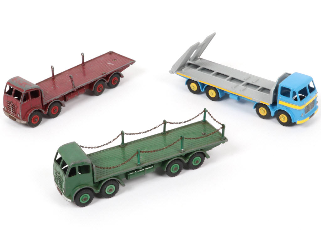 Lot 174 - DINKY TOYS (GB) (3)