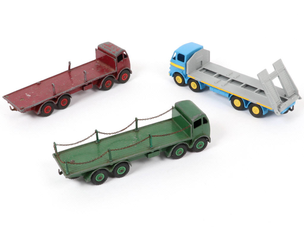 Lot 174 - DINKY TOYS (GB) (3)