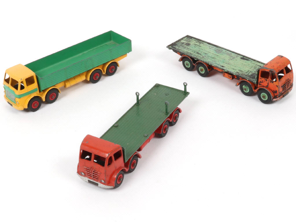 Lot 175 - DINKY TOYS (GB) (3)
