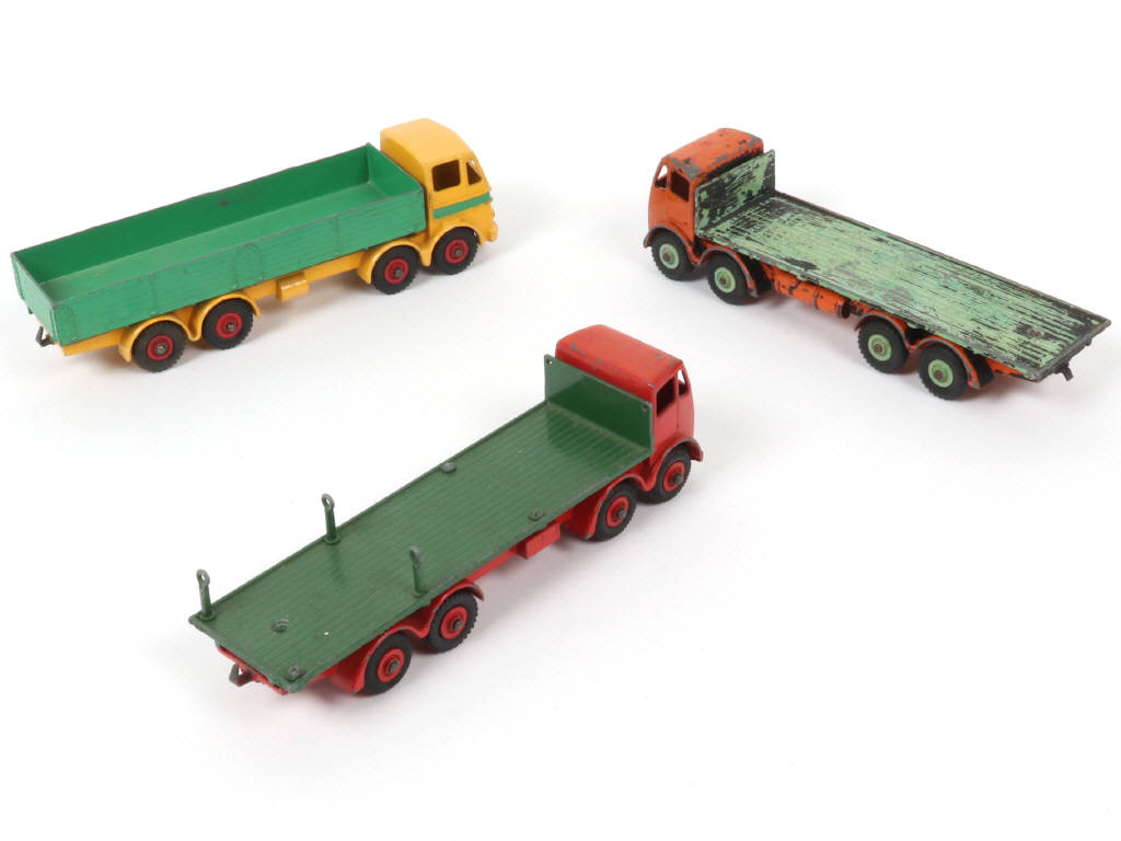 Lot 175 - DINKY TOYS (GB) (3)