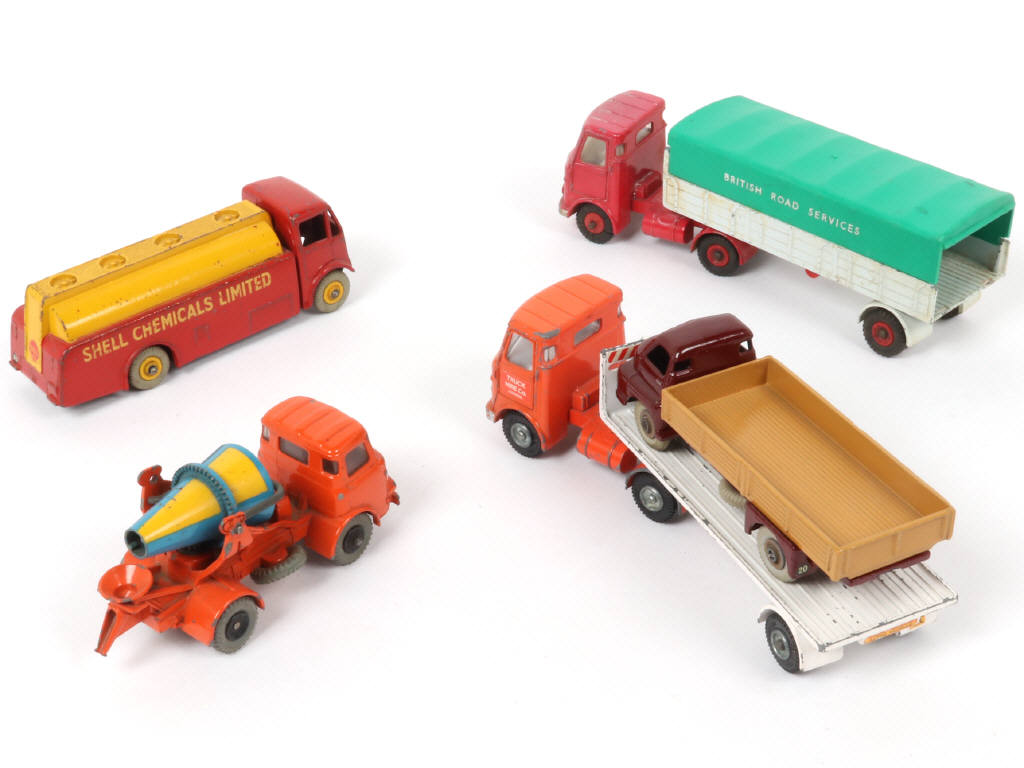 Lot 178 - DINKY TOYS (GB) (5)